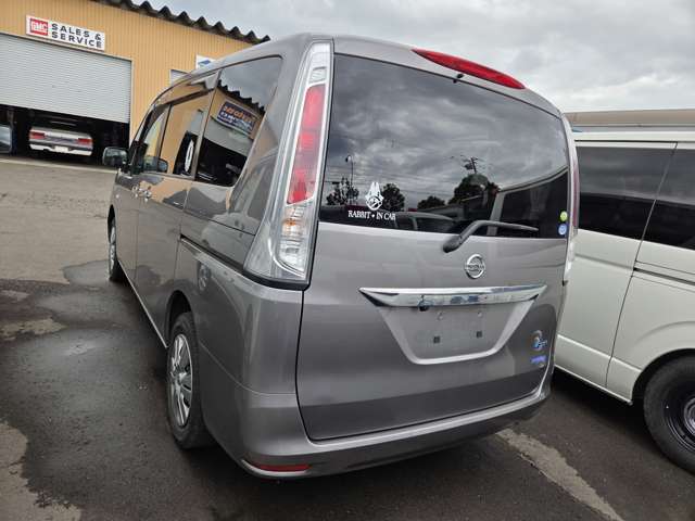 2011 Nissan Serena – thumbnail 3