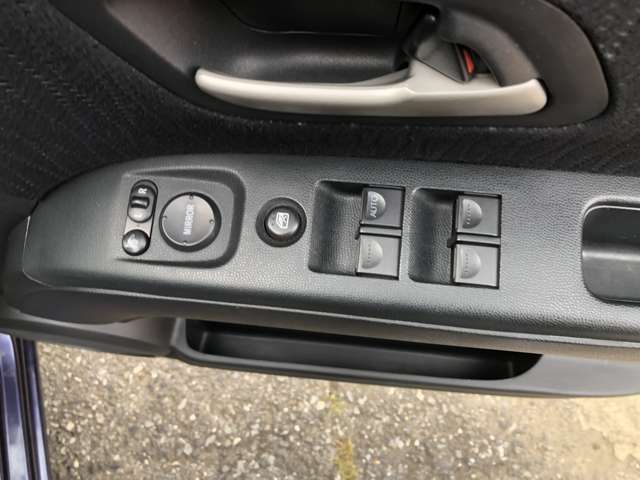 2010 Honda Zest – thumbnail 3