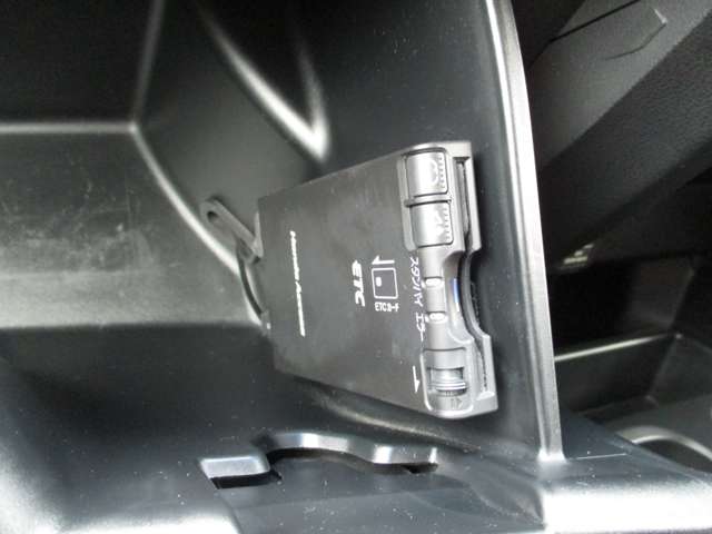 2011 Honda Fit Hybrid – thumbnail 3