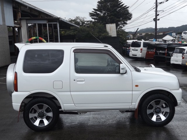 2011 Suzuki Jimny – thumbnail 4