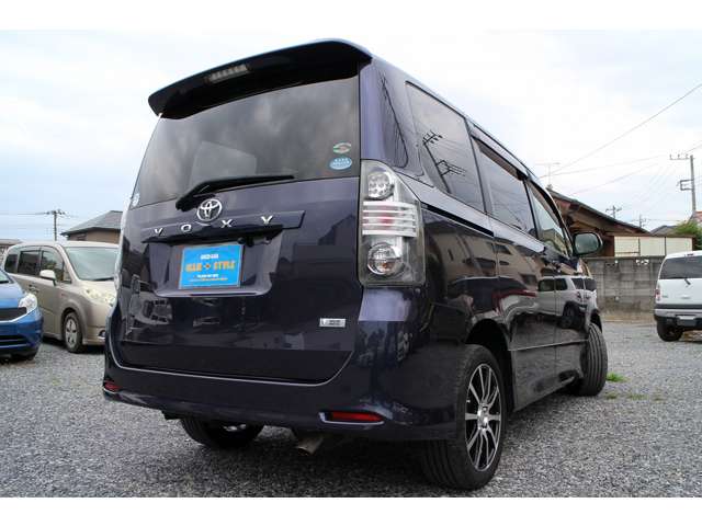 2009 Toyota Voxy – thumbnail 4
