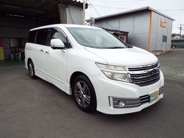 2011 Nissan Elgrand – thumbnail 4