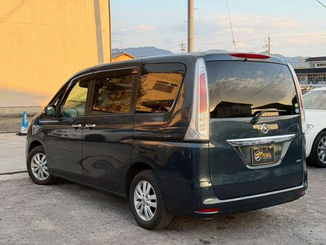 2011 Nissan Serena – thumbnail 2