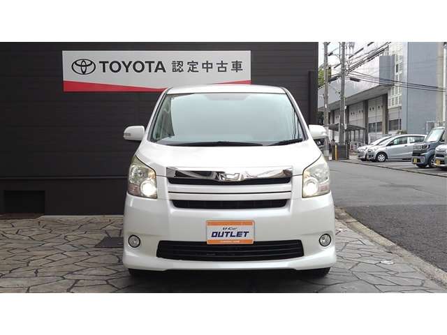 2009 Toyota Noah – thumbnail 2