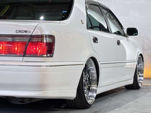 2000 Toyota Crown Athlete – thumbnail 3
