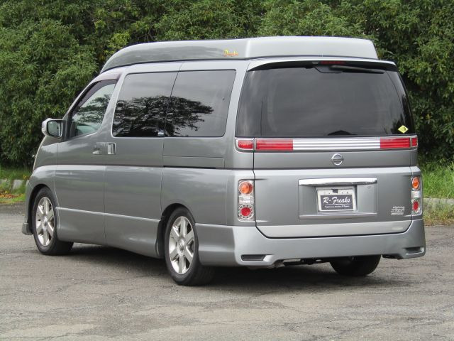 2007 Nissan Elgrand – thumbnail 2