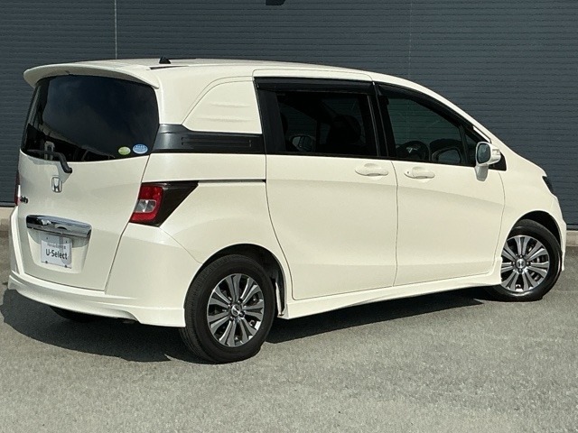 2011 Honda Freed Spike – thumbnail 2