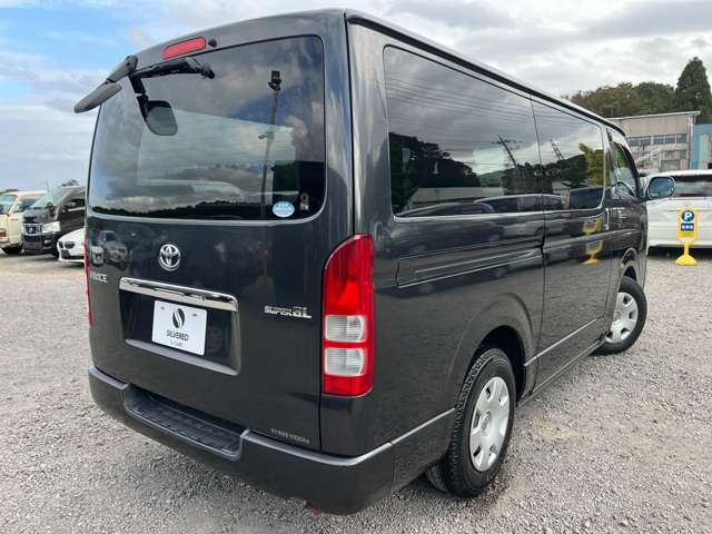2004 Toyota Hiace – thumbnail 2
