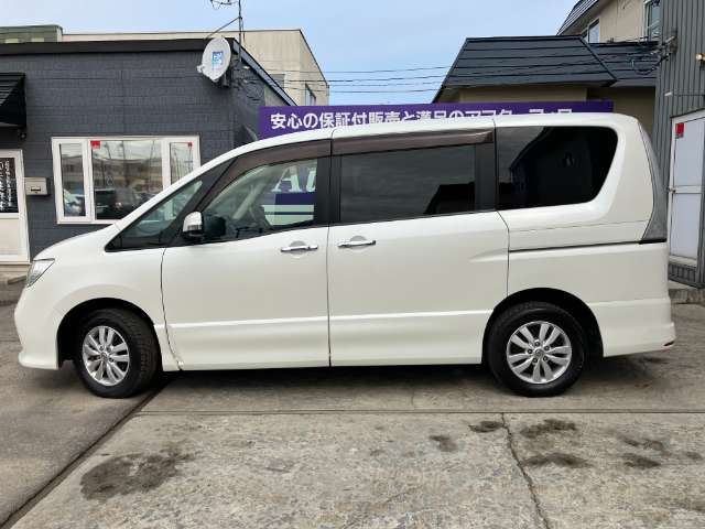 2011 Nissan Serena – thumbnail 3