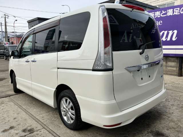 2011 Nissan Serena – thumbnail 4