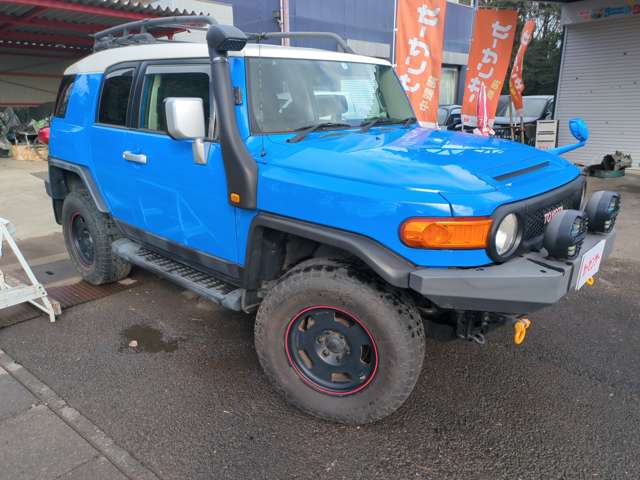 2011 Toyota FJ Cruiser – thumbnail 2