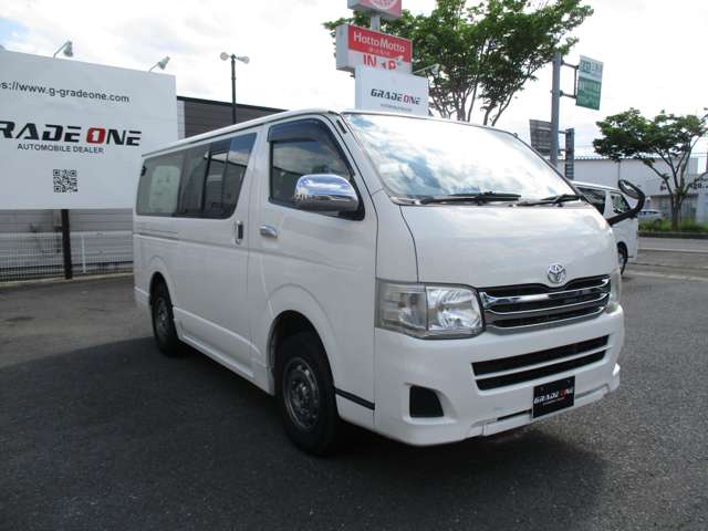 2011 Toyota Regius Ace – thumbnail 4