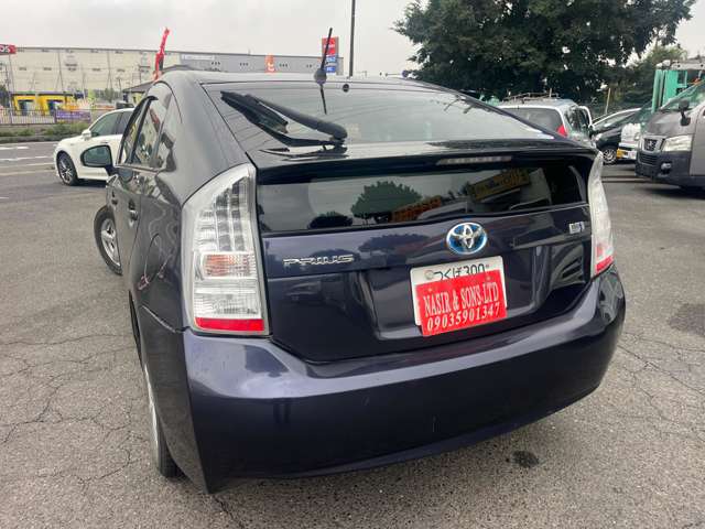 2011 Toyota Prius – thumbnail 3