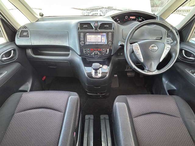 2011 Nissan Serena – thumbnail 2
