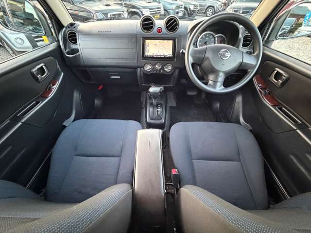 2009 Nissan Kix – thumbnail 2