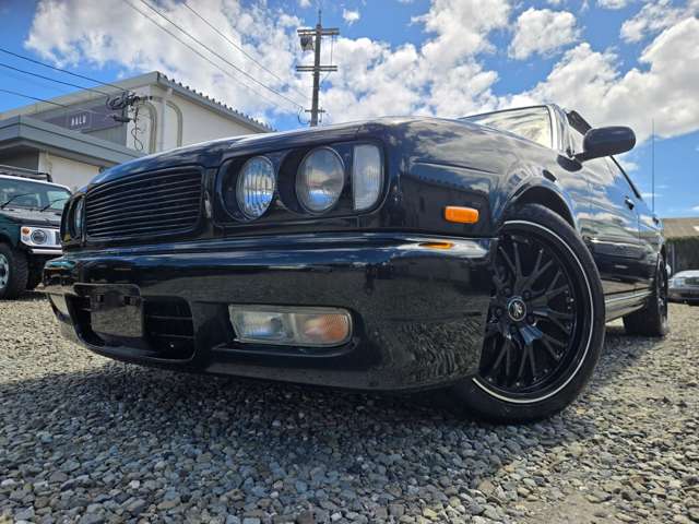 1994 Nissan Gloria – thumbnail 3
