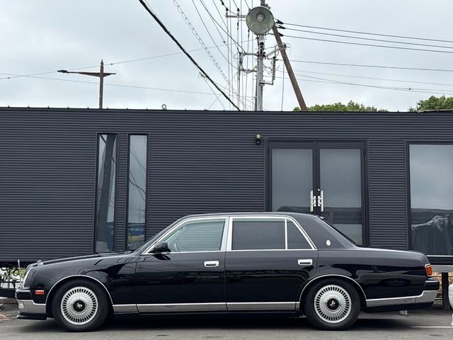 2011 Toyota Century – thumbnail 4