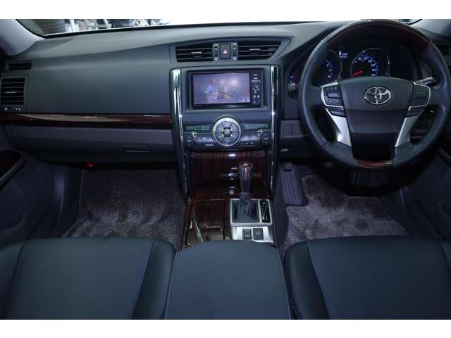 2011 Toyota Mark X – thumbnail 3