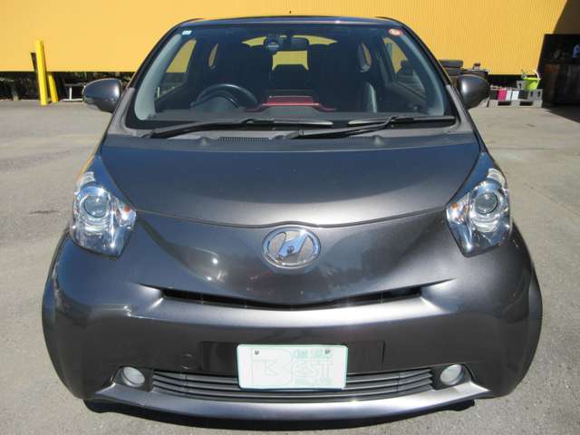 2009 Toyota iQ – thumbnail 2