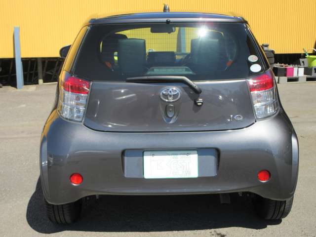 2009 Toyota iQ – thumbnail 3
