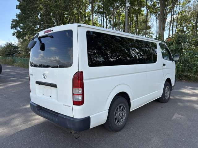 2008 Toyota Hiace – thumbnail 3