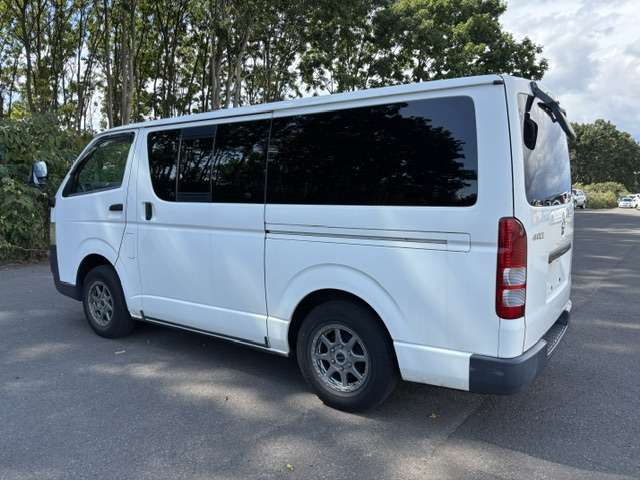2008 Toyota Hiace – thumbnail 4