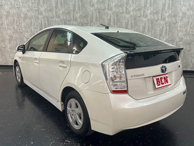 2011 Toyota Prius – thumbnail 3
