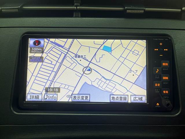 2011 Toyota Prius – thumbnail 4