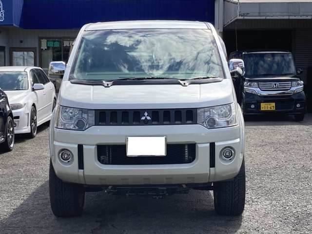 2008 Mitsubishi Delica D:5 – thumbnail 2