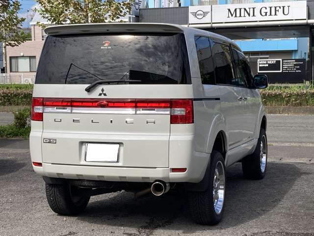 2008 Mitsubishi Delica D:5 – thumbnail 4