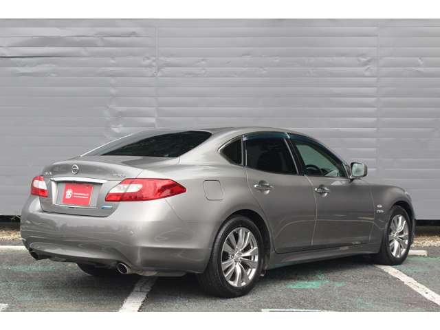 2011 Nissan Fuga Hybrid – thumbnail 3