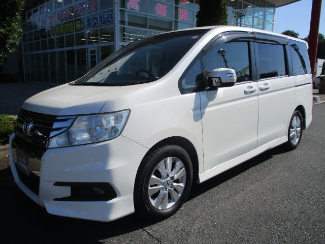 2010 Honda Stepwgn – thumbnail 3