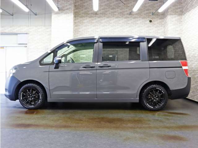 2011 Honda Stepwgn – thumbnail 2