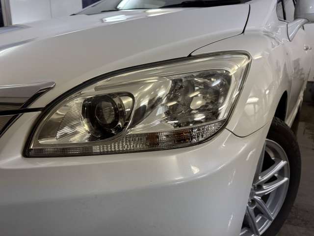 2011 Toyota Mark X Zio – thumbnail 3