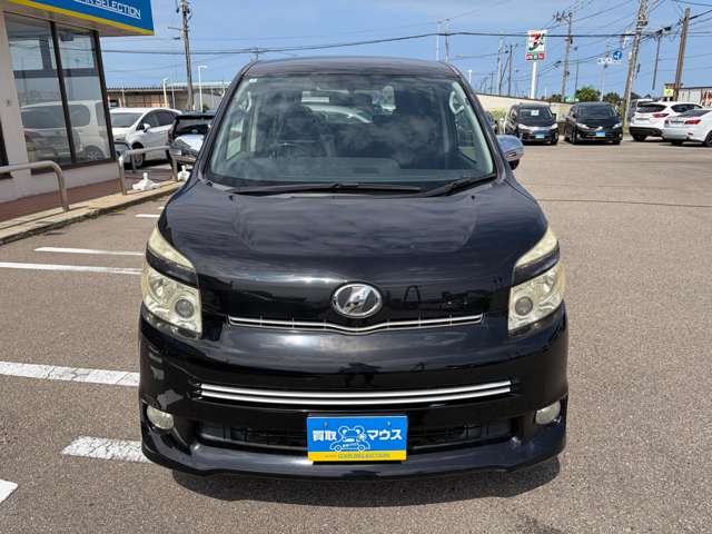 2010 Toyota Voxy – thumbnail 2