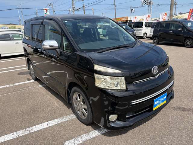 2010 Toyota Voxy – thumbnail 3