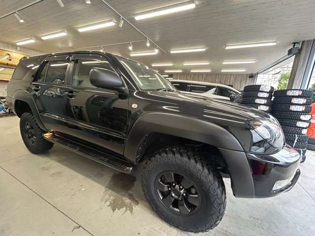 2004 Toyota Hilux Surf – thumbnail 3