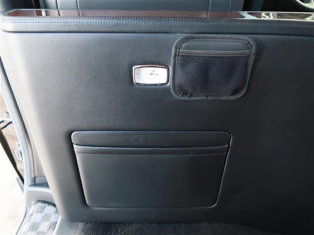 2011 Nissan Elgrand – thumbnail 4
