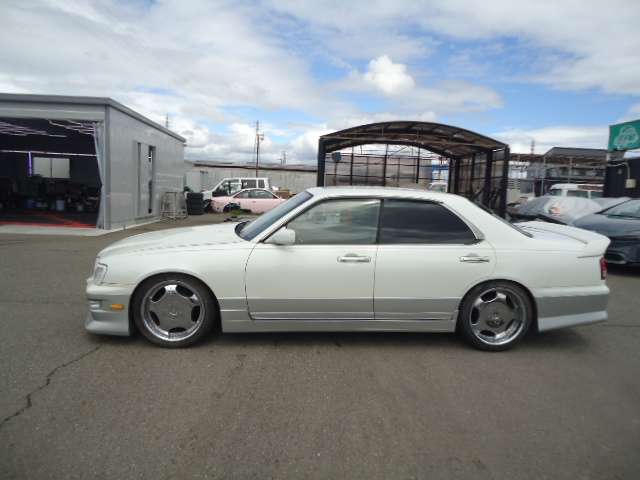 2011 Nissan Gloria – thumbnail 2