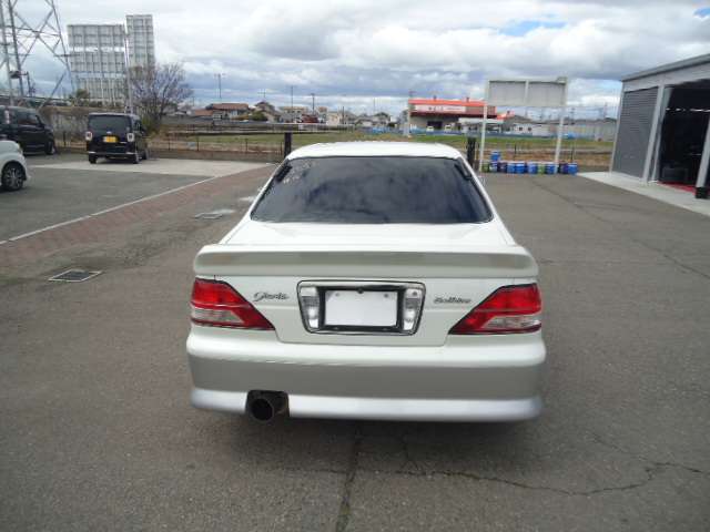 2011 Nissan Gloria – thumbnail 4