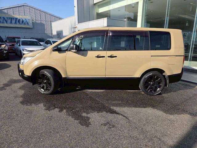 2010 Mitsubishi Delica D:5 – thumbnail 2