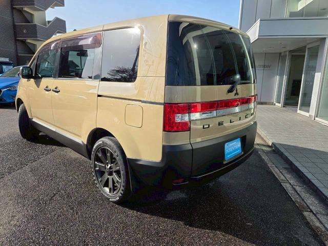2010 Mitsubishi Delica D:5 – thumbnail 3