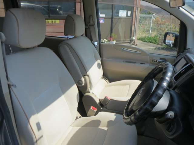 2009 Nissan Serena – thumbnail 2
