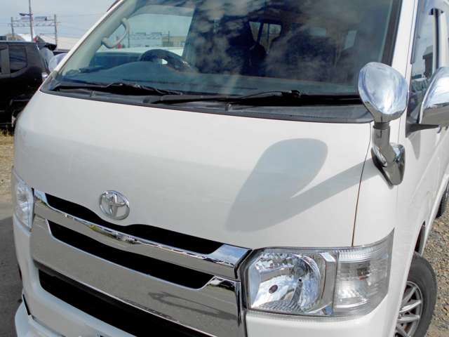 2011 Toyota Regius Ace – thumbnail 2