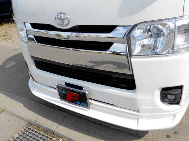 2011 Toyota Regius Ace – thumbnail 3