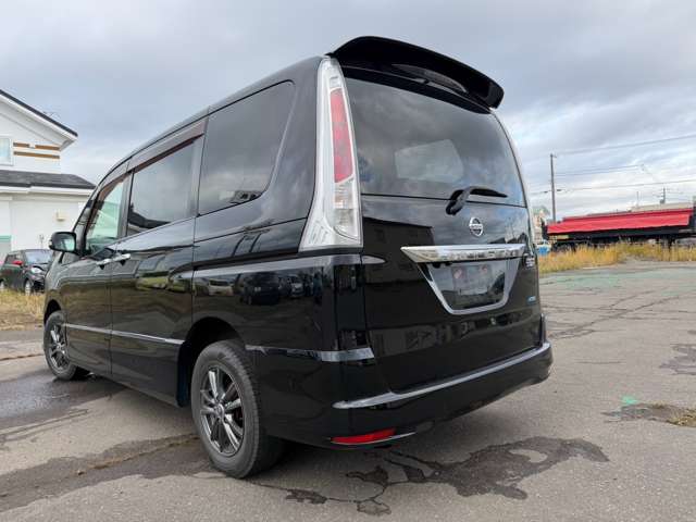 2011 Nissan Serena – thumbnail 3