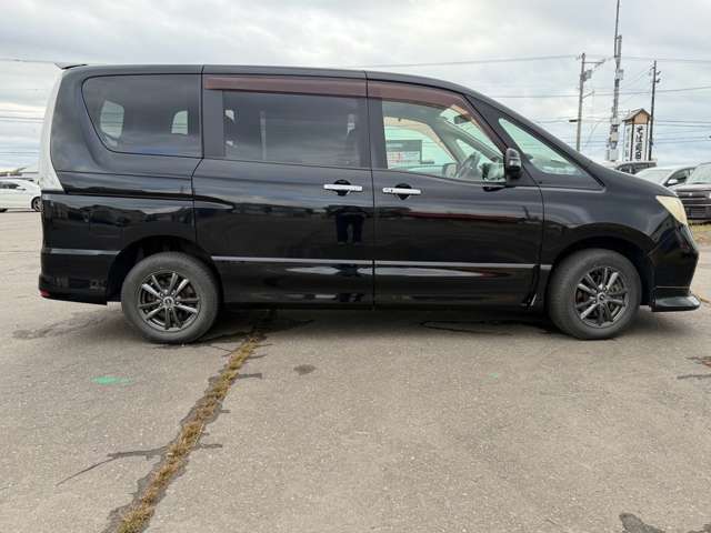 2011 Nissan Serena – thumbnail 4