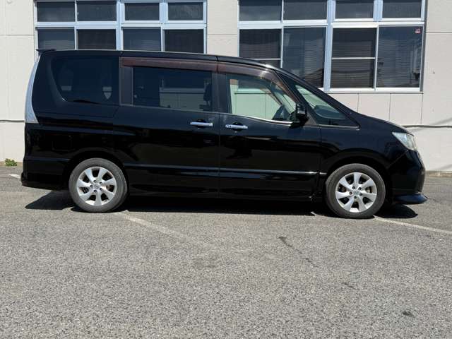 2011 Nissan Serena – thumbnail 4