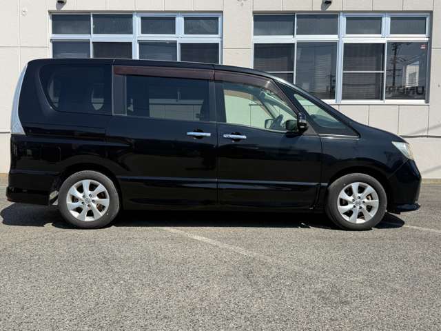 2011 Nissan Serena – thumbnail 4