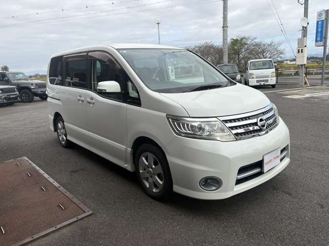2010 Nissan Serena – thumbnail 4